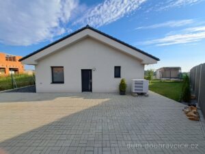 Rodinný dům Doubravčice. Fasáda hlavni foto