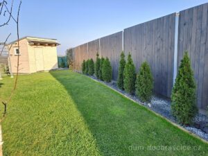 Rodinný dům Doubravčice. Zahradní domek