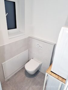 Rodinný dům Doubravčice. Záchod a technická místnost foto 4