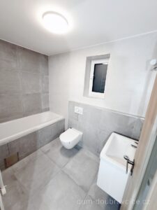 Rodinný dům Doubravčice. Záchod a koupelna foto 7