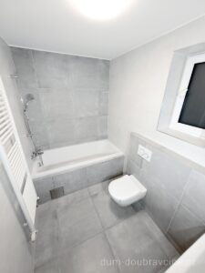 Rodinný dům Doubravčice. Záchod a koupelna foto 6