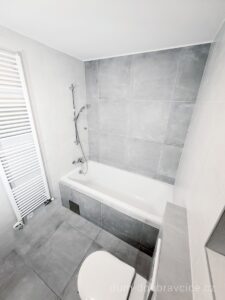 Rodinný dům Doubravčice. Záchod a koupelna foto 5