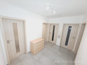 Rodinný dům Doubravčice. Chodba foto 1